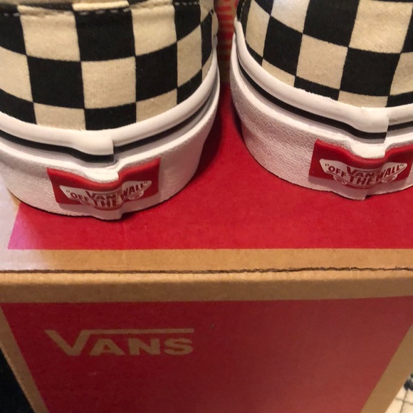 Size 7 1/2 never worn classic slip on Vans - Picture 3 of 4